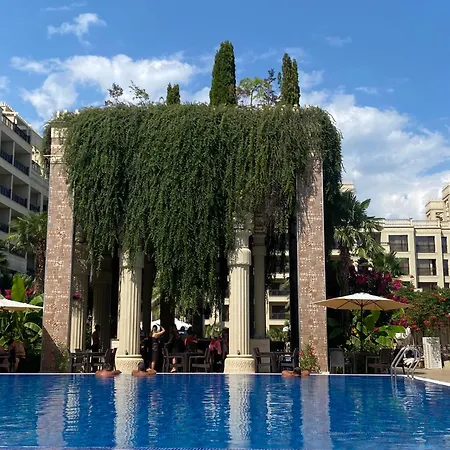 Argisht Luxury 4 Pools Aranyhomok